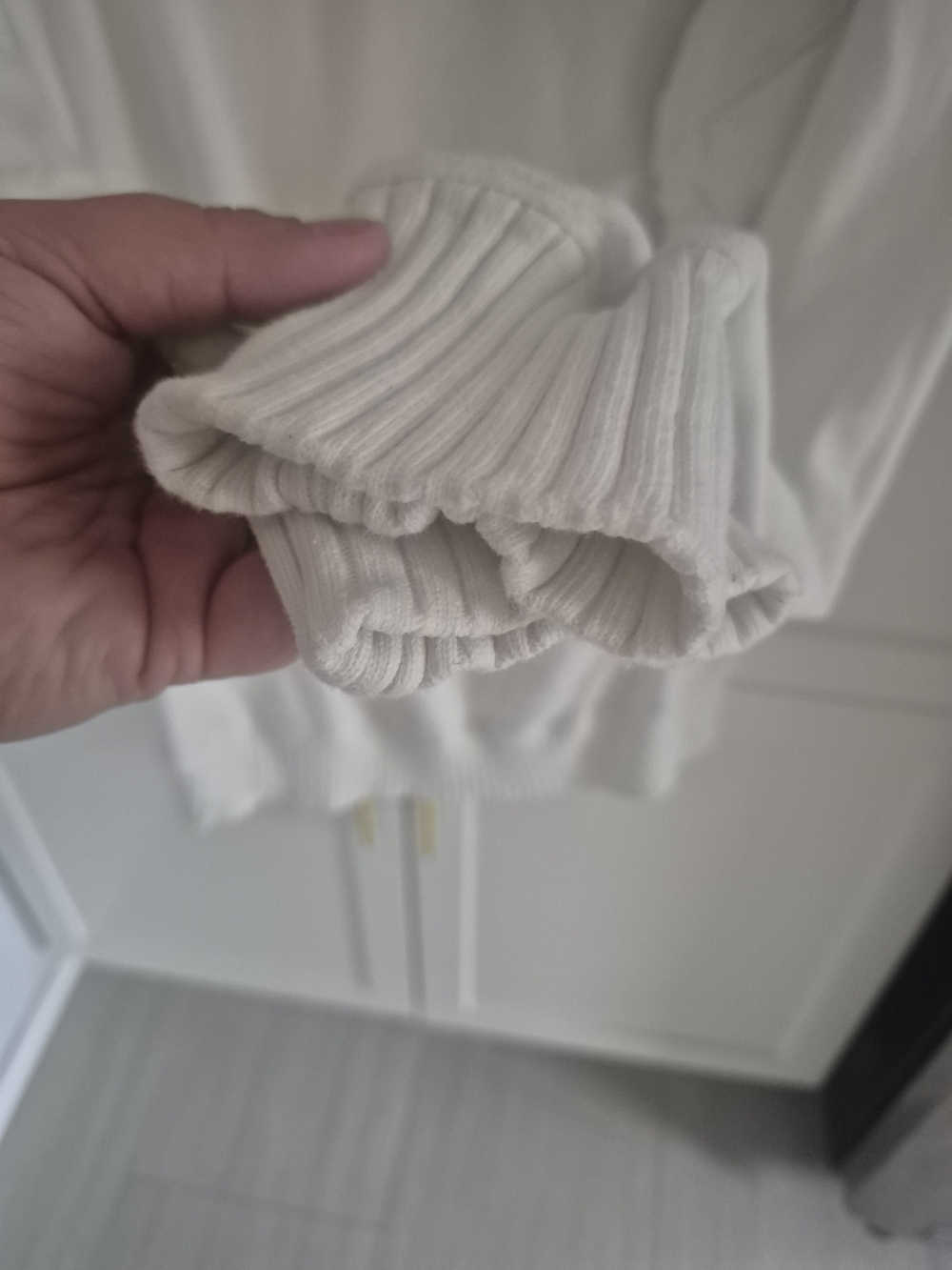 aerie White V-Neck Hooded Pullover - Picture 3 of 5